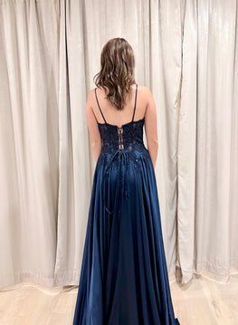 Angelika - robe longue en avec jupe de satin et haut style corset à jeu de transparence, dos lacé