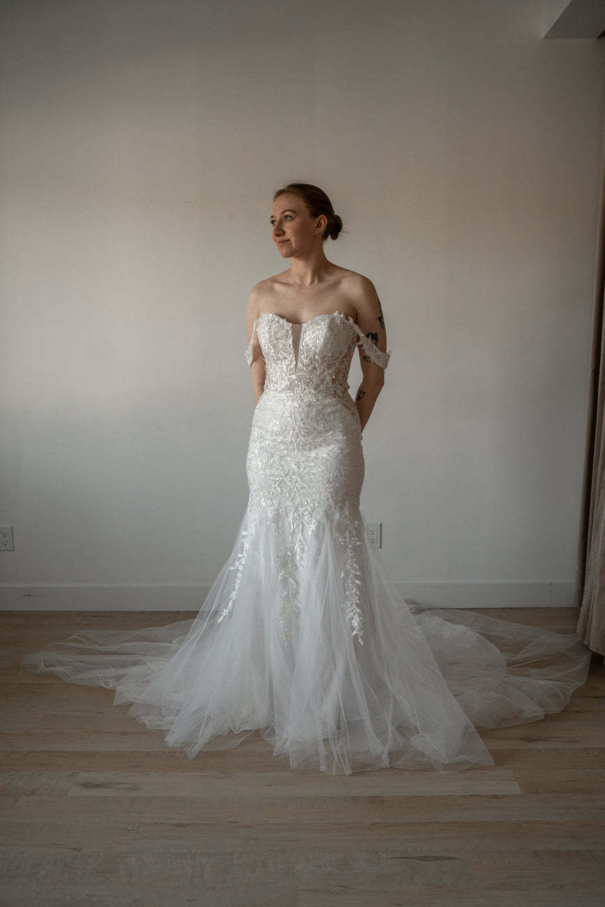 * EXCLUSIVITÉ* Arabella - robe boho romantique ajustée en tulle et dentelle avec bretelles tombantes