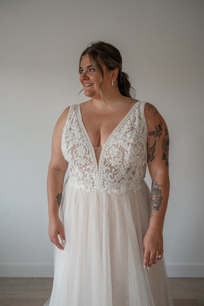 Sinatra - romantic A-line boho dress in cotton lace and tulle
