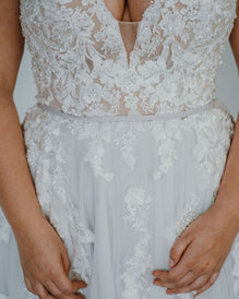 Sparrow *échantillon taille 14*- robe de mariée boho ligne A avec dentelle florale unique