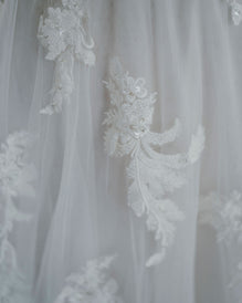 Sparrow *échantillon taille 14*- robe de mariée boho ligne A avec dentelle florale unique