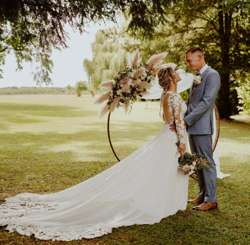Cassandra *taille plus* - robe de mariée boho avec dentelle de coton et jupe en chiffon avec traîne majestueuse