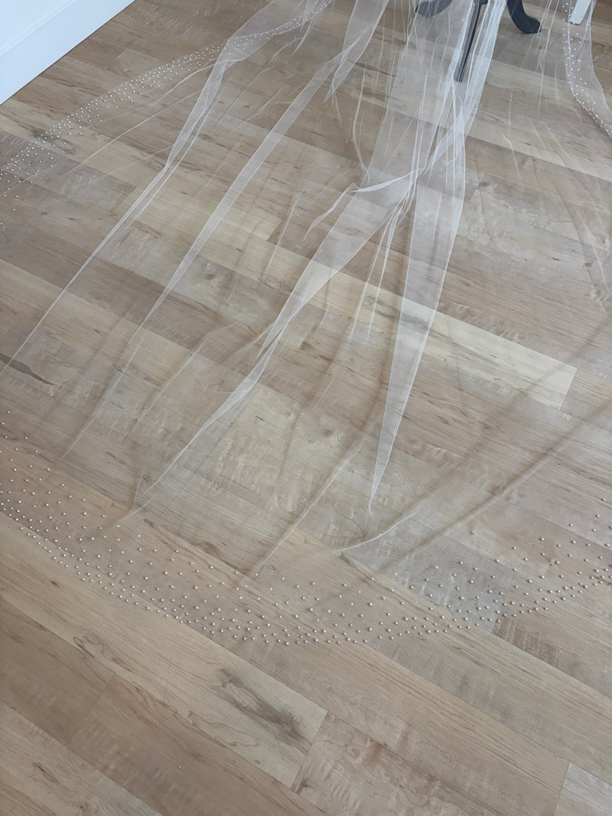 Almanza - Voile en tulle souple avec bordure de perles délicates fait au Canada