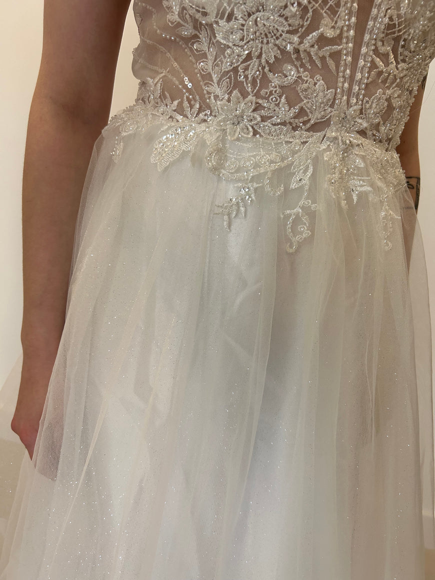 Gunnar - long dress with tulle skirt and top embroidered with beaded lace and thin straps