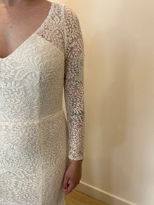 Wilma - slim fit stretch lace wedding dress with open V back