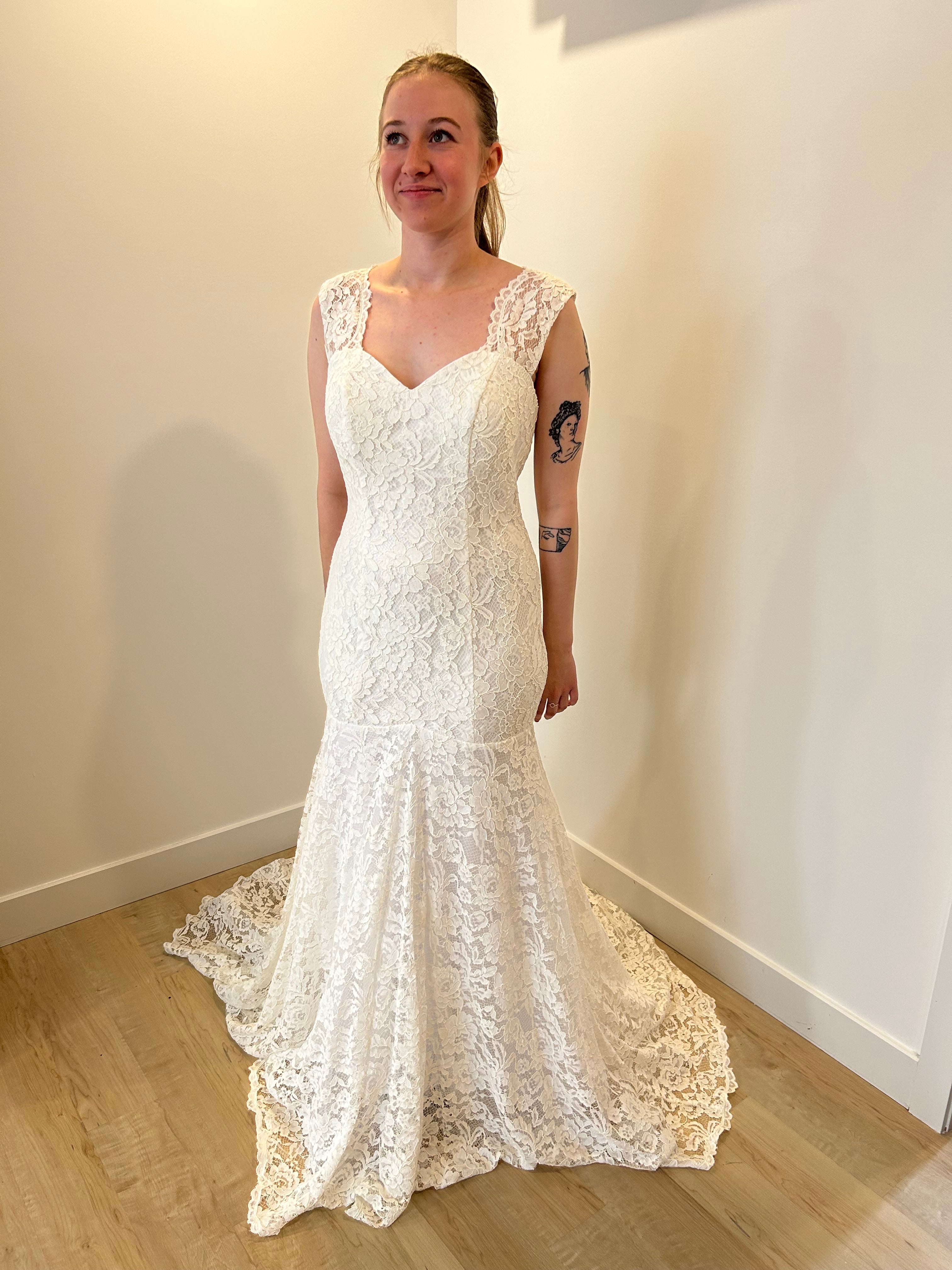 Tilley - robe de mariée ajustée en dentelle avec bretelles larges et dos ouvert en V
