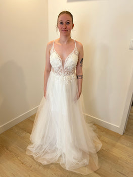 Gunnar - long dress with tulle skirt and top embroidered with beaded lace and thin straps