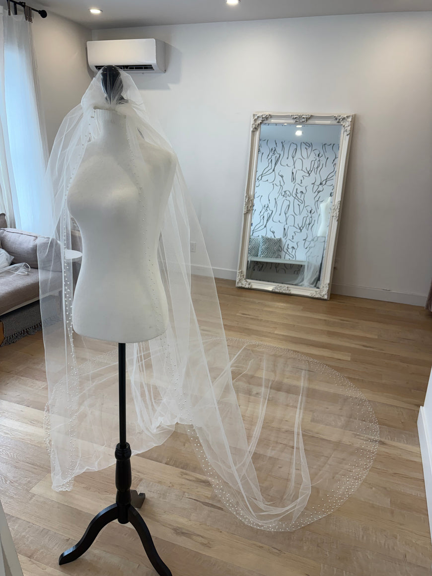 Almanza - Voile en tulle souple avec bordure de perles délicates fait au Canada