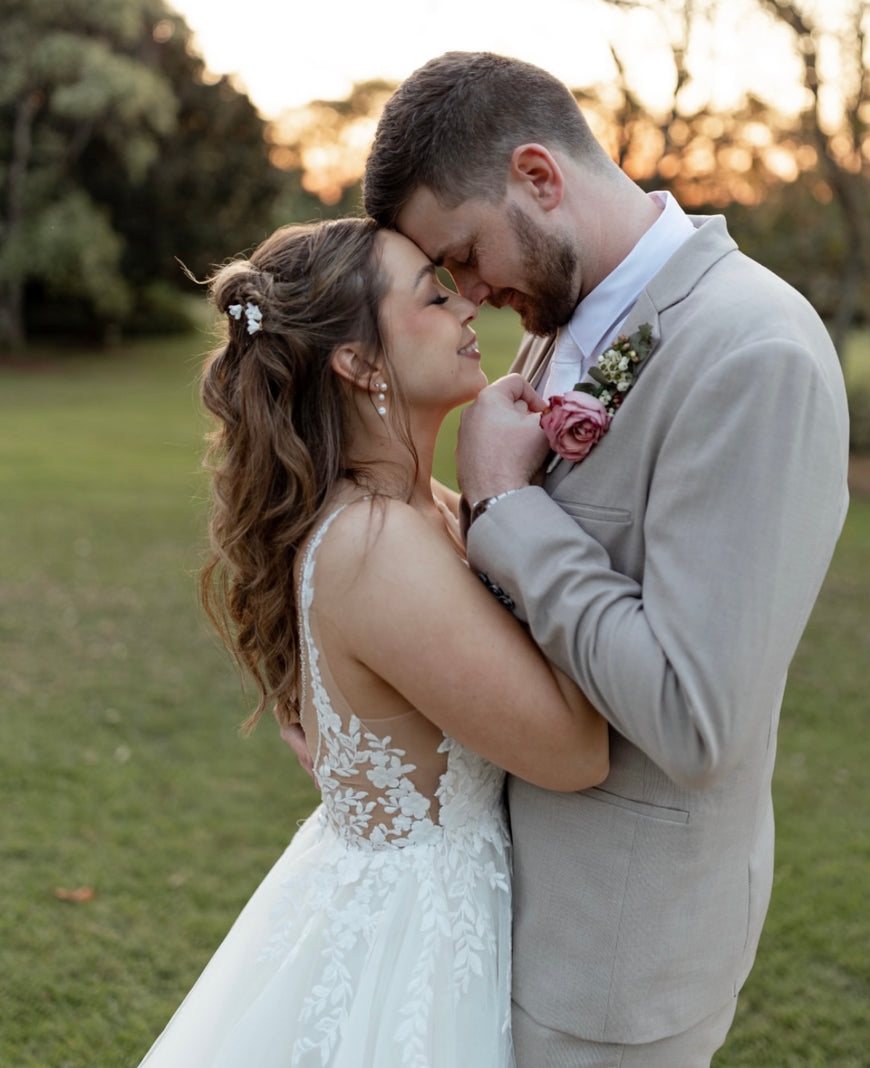 Mason - robe de mariée romantique de coupe A en tulle et dentelle sans perle avec bretelles larges et dos ouvert