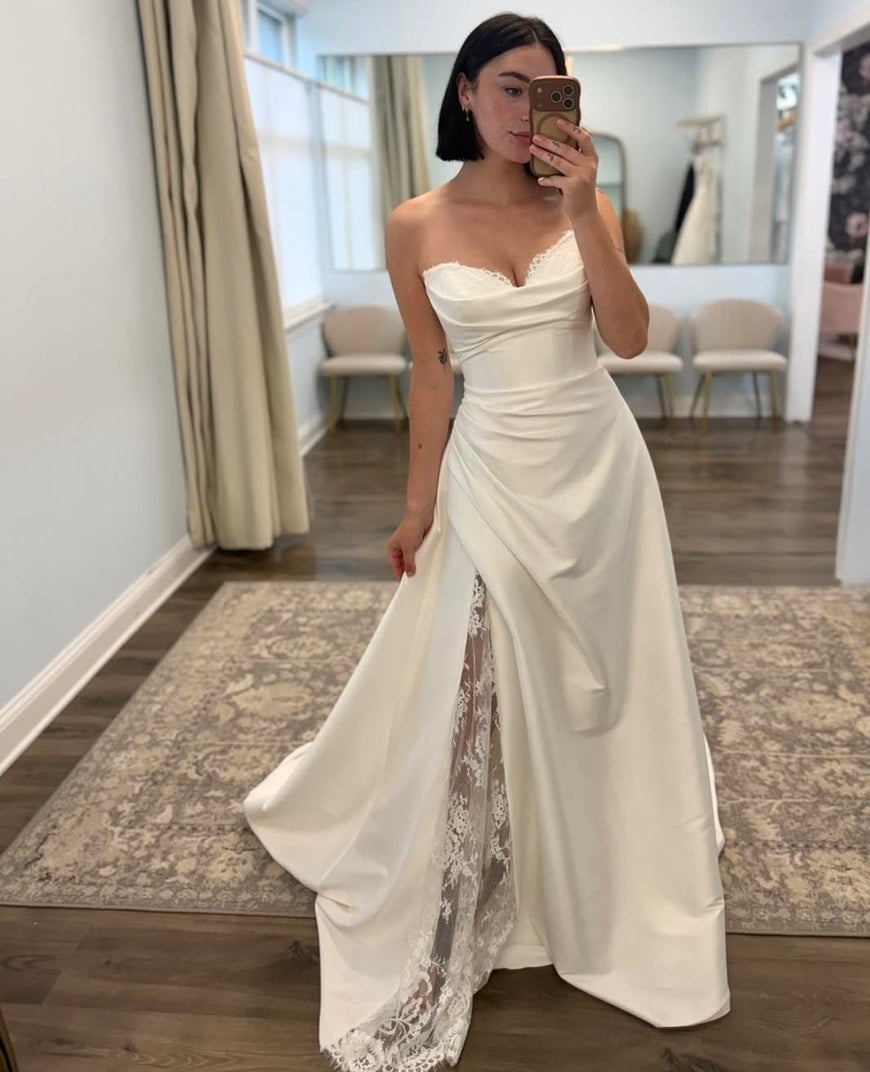 Helen - robe de mariée moderne et classique à bustier avec dentelle et jambe fendue avec dentelle