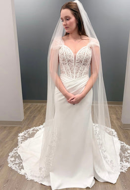 Nadine - robe de mariée coupe ajustée en crêpe avec haut de style corset en dentelle sans perle