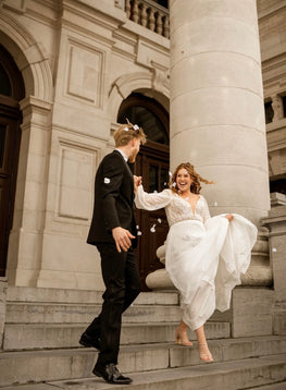 Derby - robe de mariée avec manches longues bouffantes en chiffon, haut en dentelle, dos en V