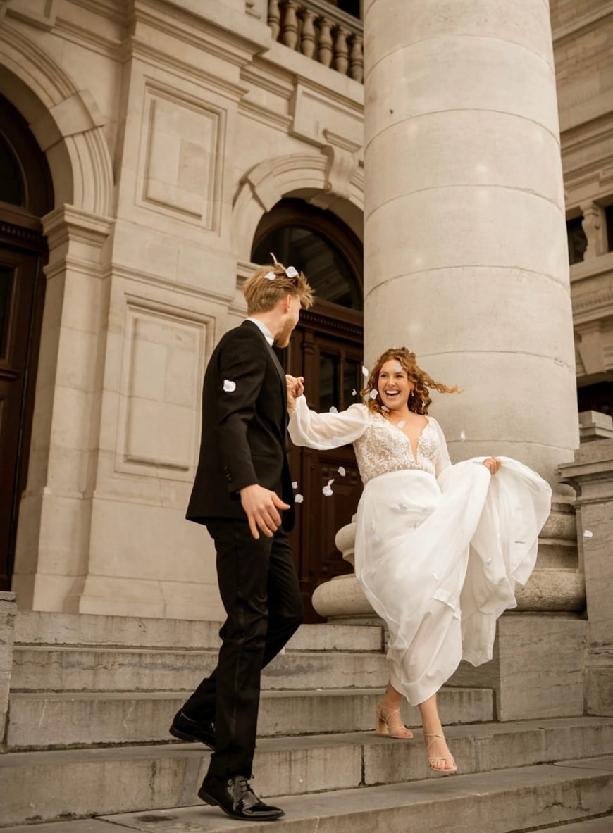 Derby - robe de mariée avec manches longues bouffantes en chiffon, haut en dentelle, dos en V