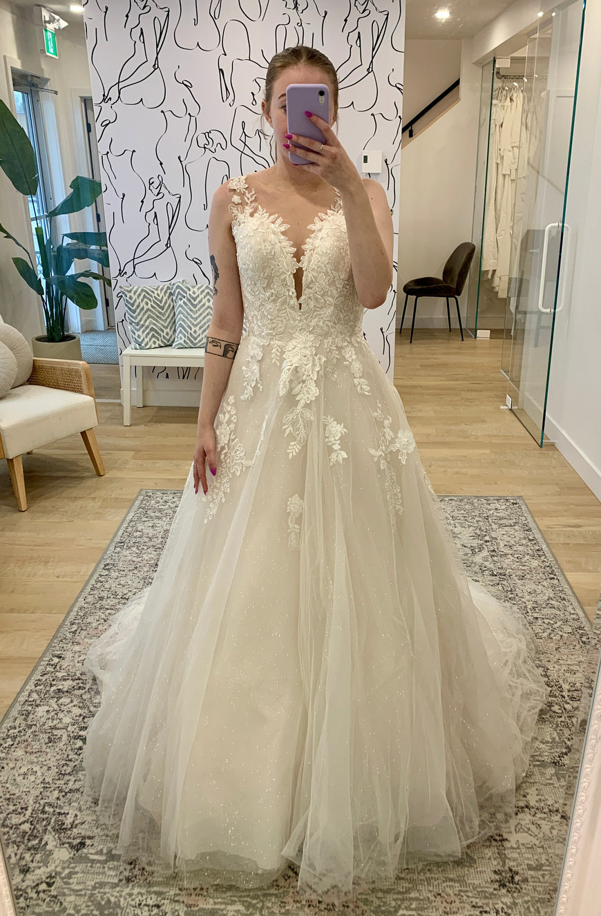 Jett - robe de mariée de coupe A volumineuse à broderie florale avec dos nu