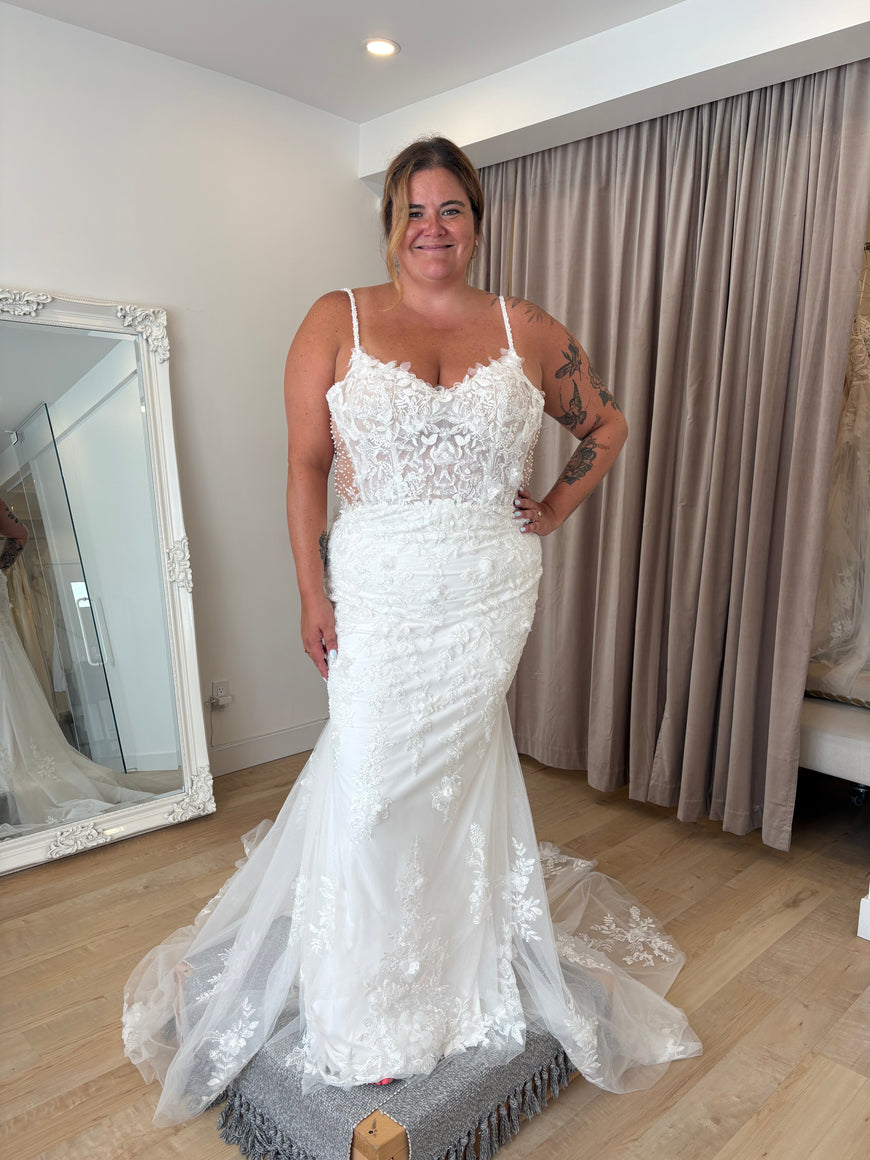 Natalia - fitted stretch lace wedding dress, V-back