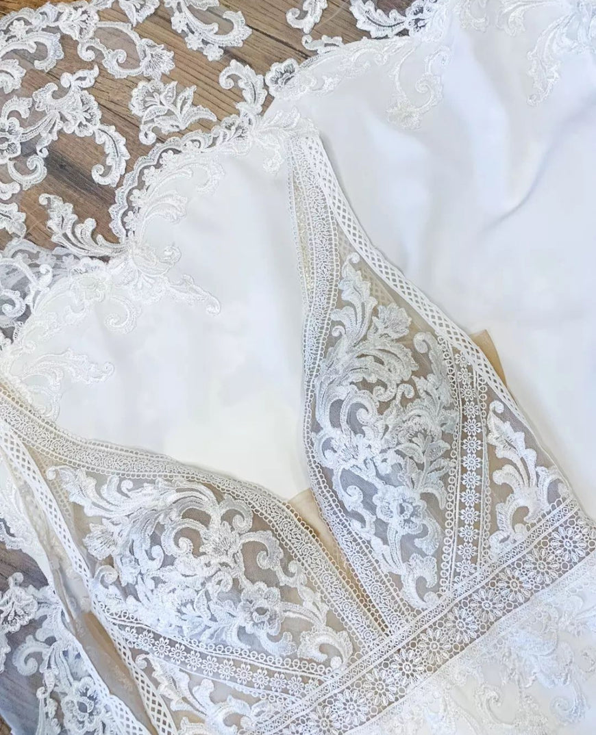 Antonio - robe de mariée moderne avec haut en dentelle boho et jupe en crêpe avec insertions de dentelle