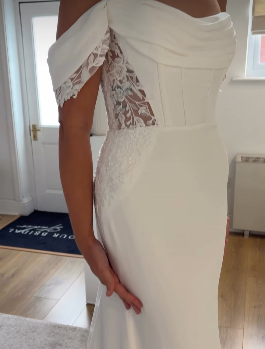 Damyen - robe de mariée ajustée en crêpe avec détails de dentelle et manches off souliers