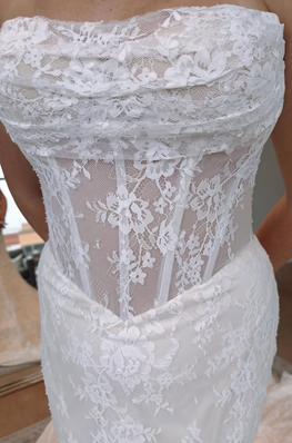 *EXCLUSIVITÉ* Daxia - robe de mariée moderne avec haut corset sans bretelle en dentelle non perlé et gants de dentelle