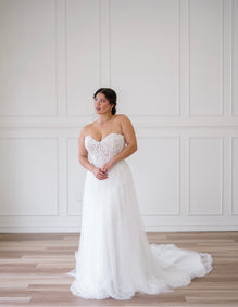 Laidey - robe de mariée moderne transformable avec haut corset sans bretelle en dentelle et perles avec jupe et manches amovibles