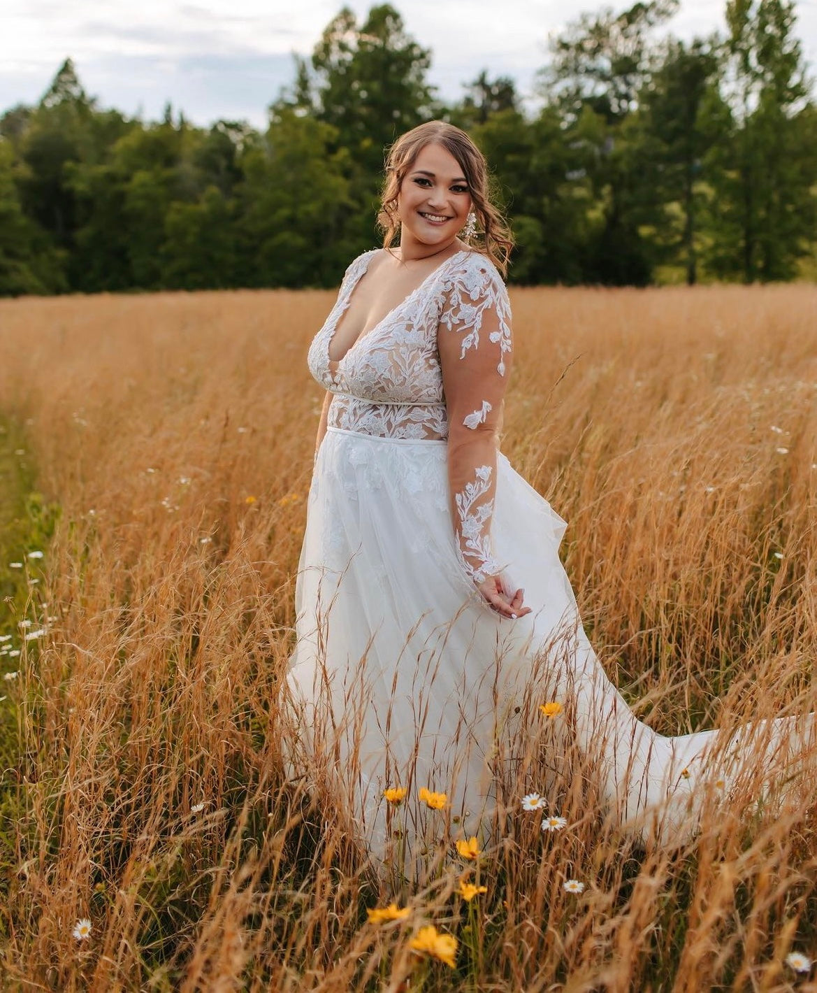 Cayla - robe de mariée boho en tulle à manches longues avec taille cintrée et dentelle d’inspiration végétale