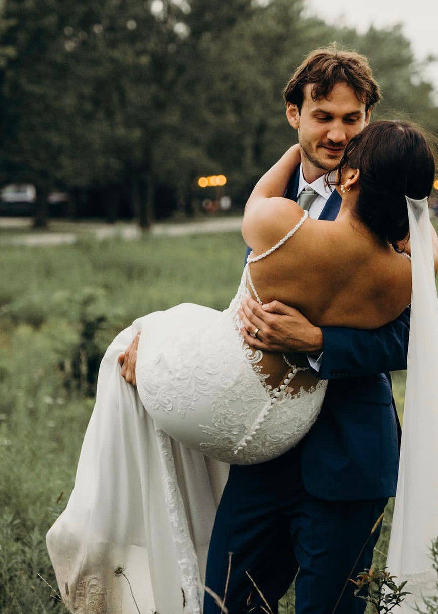 Eliza - robe de mariée coupe ajustée en crêpe à bretelles fines et dos totalement ouvert