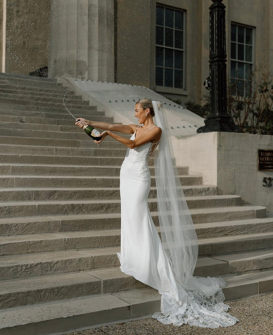 Eliza - robe de mariée coupe ajustée en crêpe à bretelles fines et dos totalement ouvert