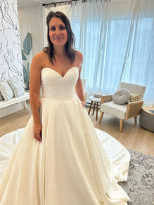 * EXCLUSIVE * Sandrine - modern and classic sweetheart strapless wedding dress in matte satin fabrics with full skirt with French pleats