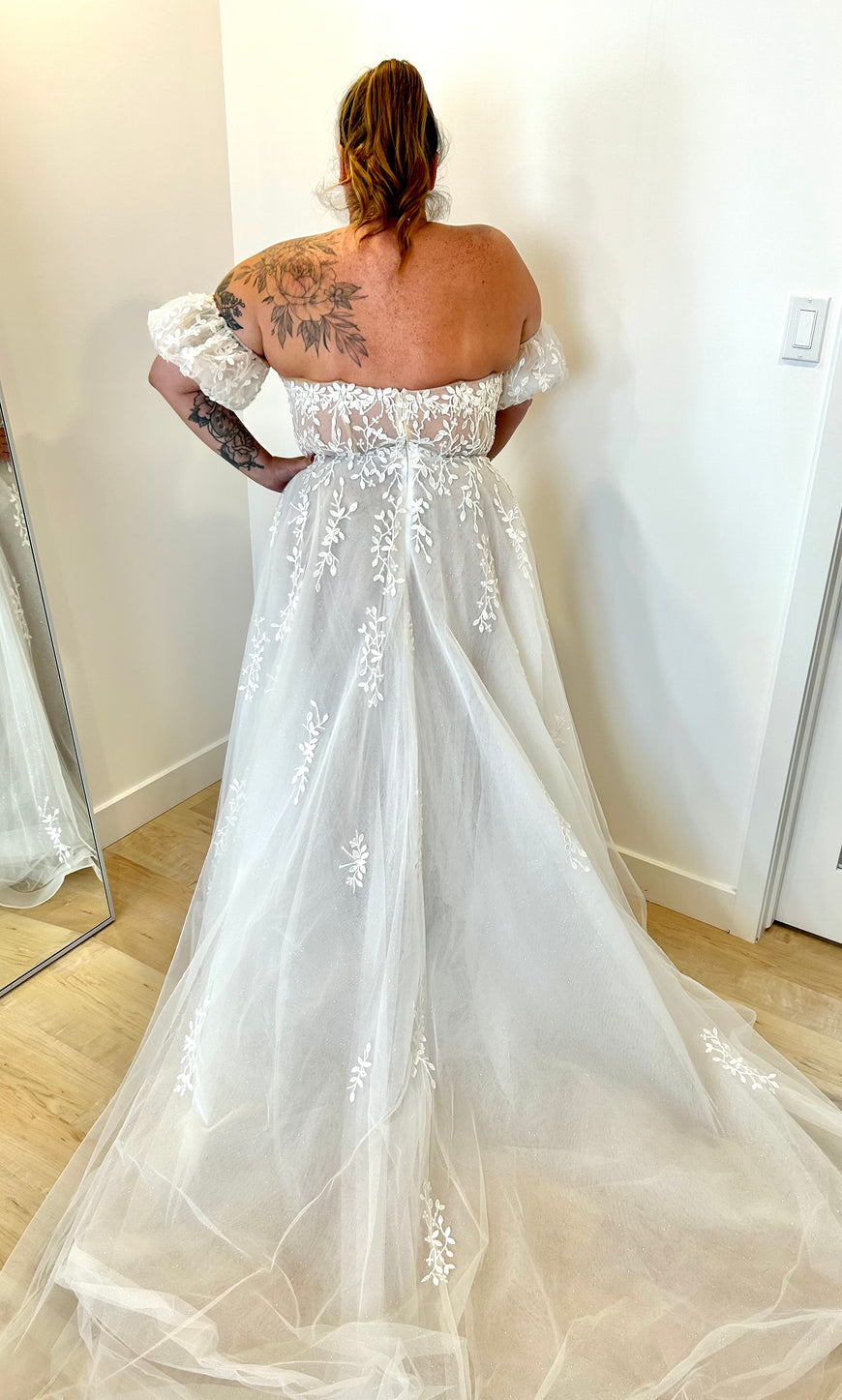 Margarita - long embroidered tulle wedding dress with strapless strapless neckline, embroidered with beaded lace and puff sleeves