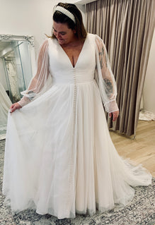 Samy *collection Allure x Netlfix Bridgerton* - robe de mariée en tulle à manches longues et taille cintrée