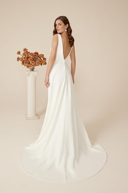 Scout *échantillon taille 10* - robe de mariée minimaliste, intemporelle et élégante en crêpe extensible avec jupe droite et dos ouvert