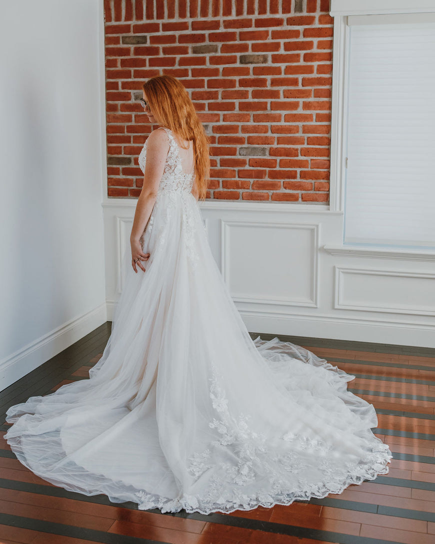 Rosa - robe de mariée boho ligne A avec dentelle florale unique