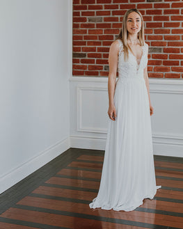 Diana - robe de mariée simple en dentelle et chiffon