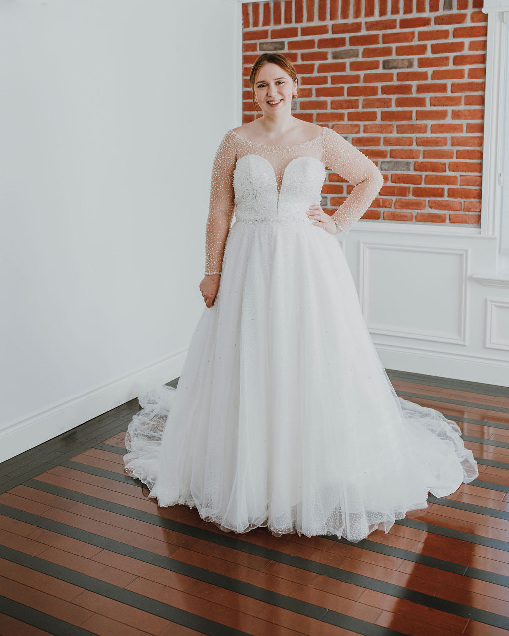 Felicity *échantillon taille 18* - robe de mariée haut de gamme de style ballgown avec haut illusion tout en perles