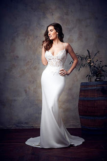 * EXCLUSIVITÉ * Catalina * échantillon taille 14 - robe de mariée moderne avec haut en dentelle et jupe en crêpe avec dos ouvert