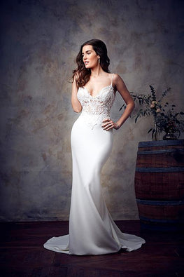 *EXCLUSIVE*Catalina* sample size 14 - modern wedding dress with lace top and crepe skirt with open back