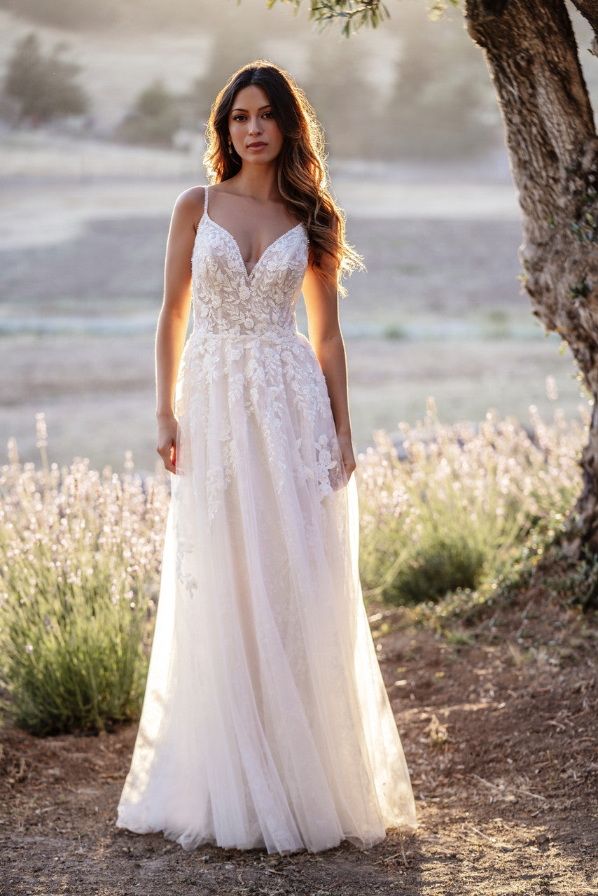 Stella - robe de mariée ligne A avec dentelles au buste et bretelles fines