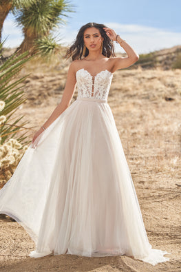 Karissa - 2-in-1 fitted boho wedding dress, consisting of a short strapless lace evening dress and a lined tulle overskirt