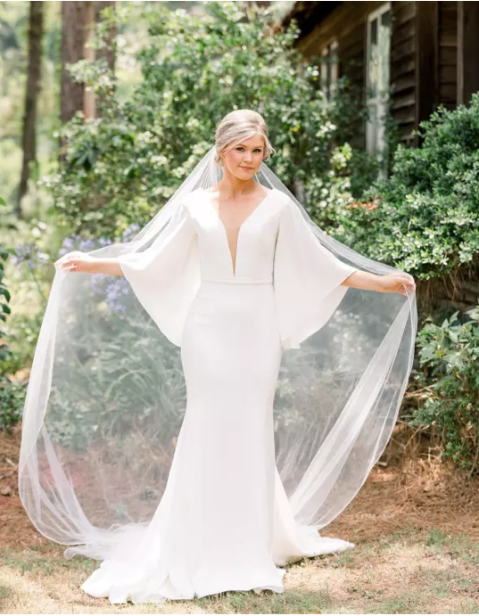 Jane - robe de mariée minimaliste et dramatique en crêpe extensible de coupe ajustée avec manches larges vaporeuses