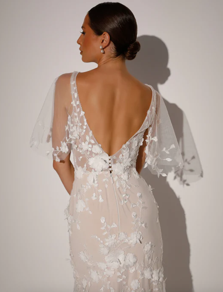 Binder *échantillon taille 18*- robe de mariée coupe ajustée en dentelle florale 3D et manches romantiques amovibles