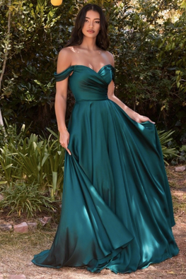 Tippy - long dress in satin fabric with sweetheart neckline and slit leg