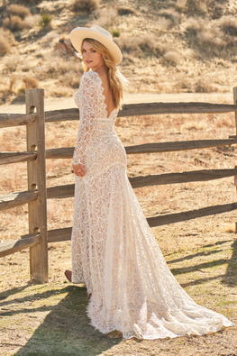 Mack *sample size 20* - fitted lace boho wedding dress with sleeves and V-back