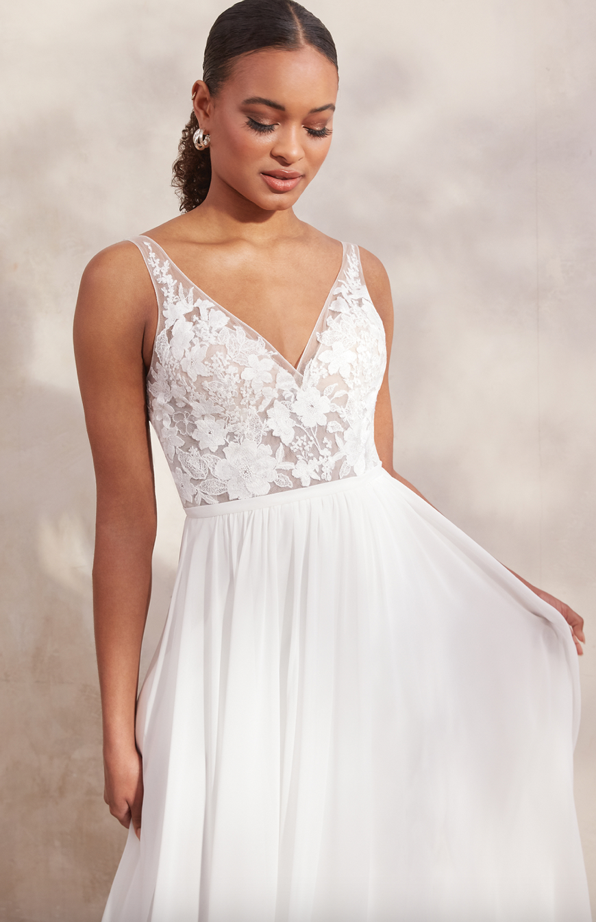 Harvey - romantic boho dress in lace and chiffon skirt with slit