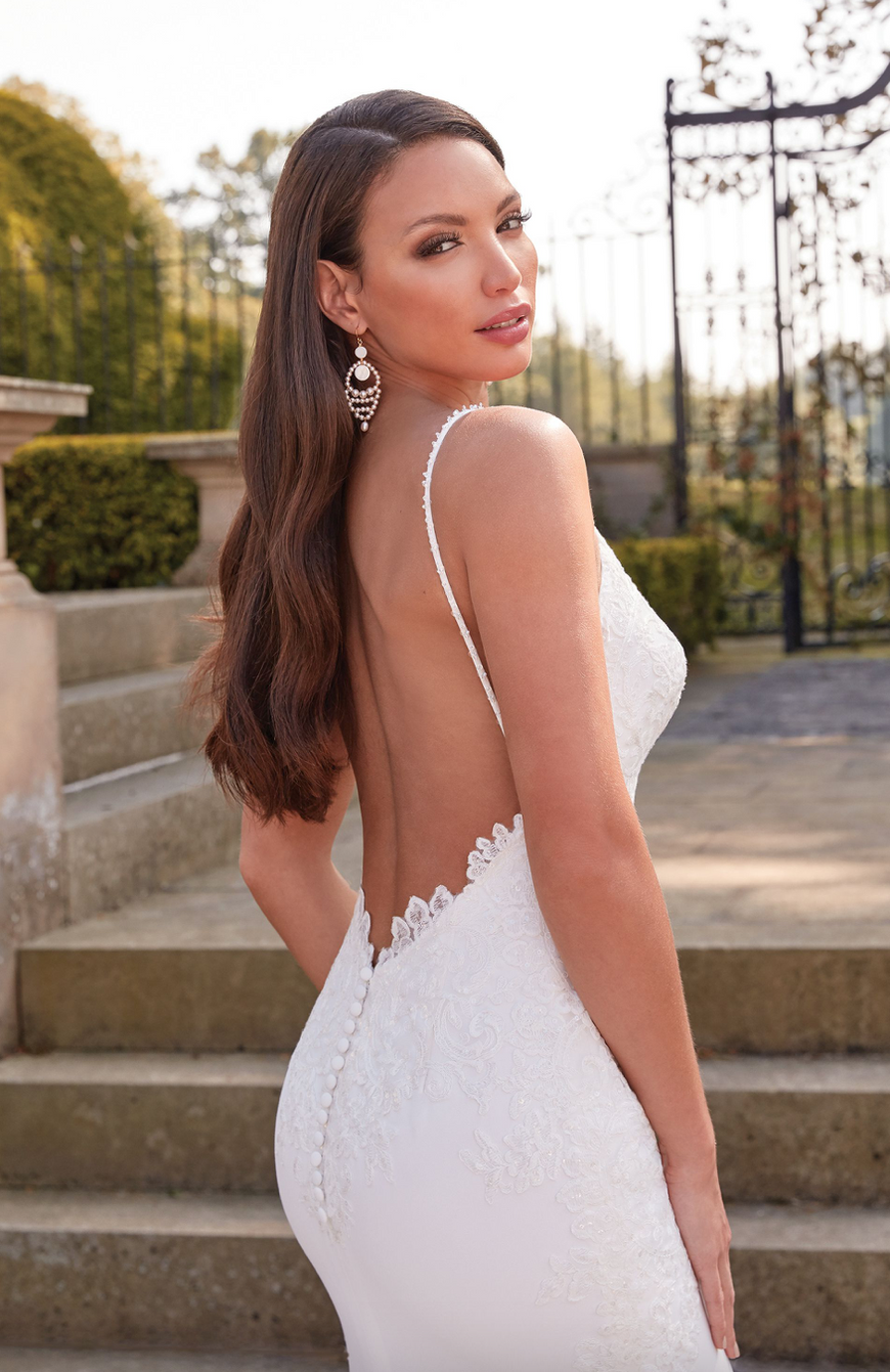 Dahlia *sample size 8* - slim fit crepe wedding dress with thin straps and totally open back