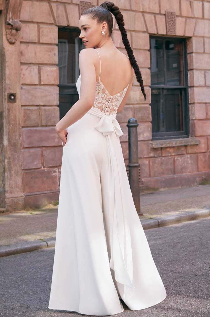 Odessa - combinaison jumpsuit de mariée en crêpe de coupe ample avec fines bretelles et dos en dentelle avec boucle