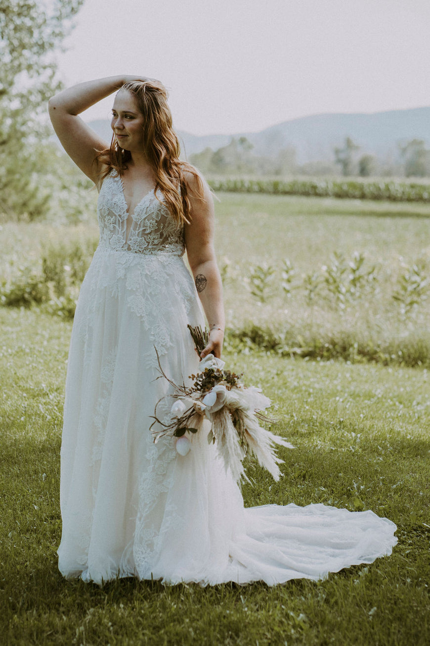 Cooper *échantillon taille 14* - robe de mariée boho ligne A avec dentelle florale unique