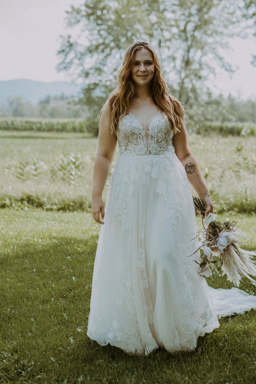 Cooper *échantillon taille 14* - robe de mariée boho ligne A avec dentelle florale unique