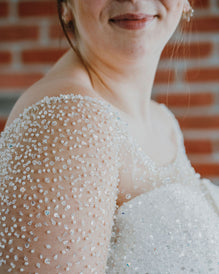 Felicity *échantillon taille 18* - robe de mariée haut de gamme de style ballgown avec haut illusion tout en perles