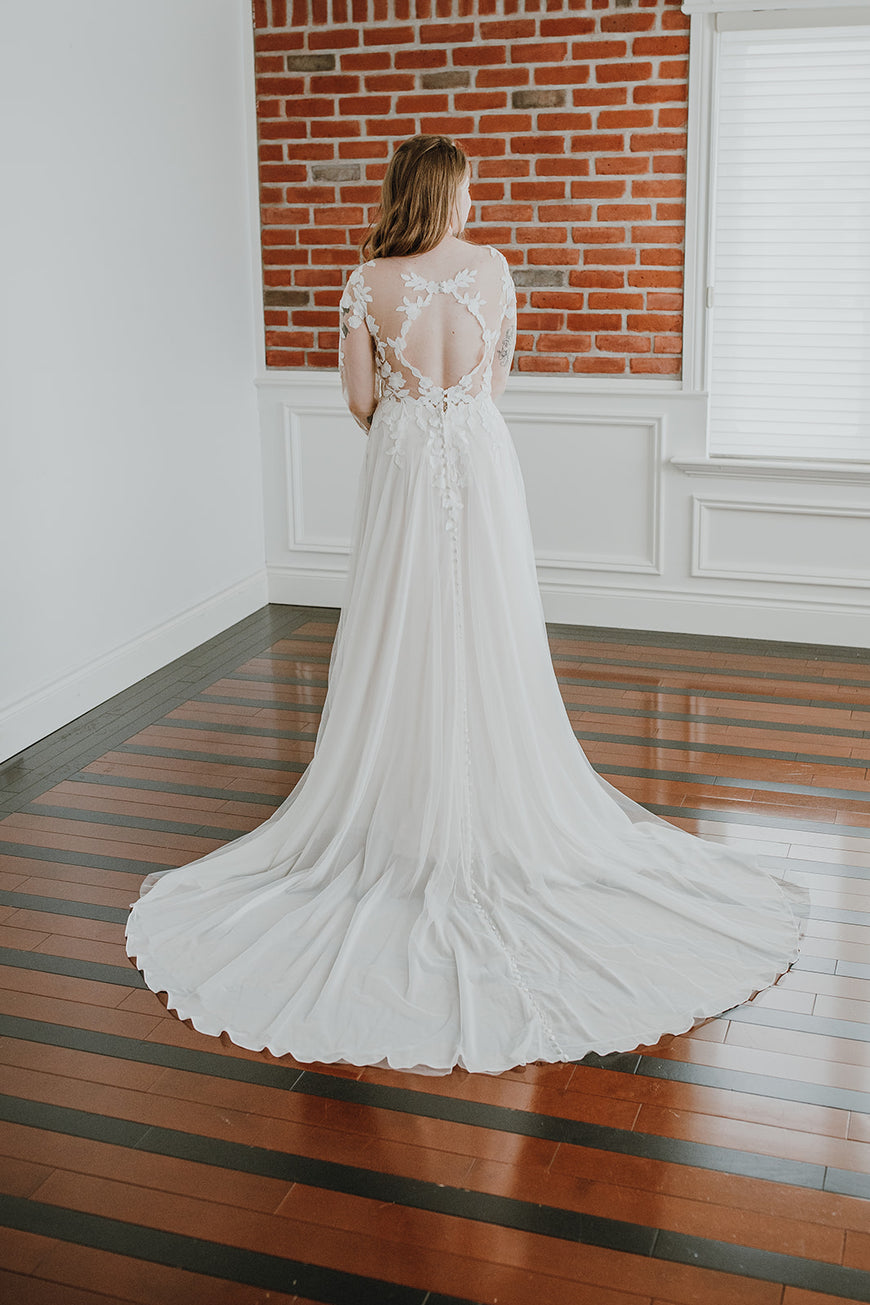 Joyce - robe de mariée boho avec manches longues, dos ouvert en rond et haut illusion