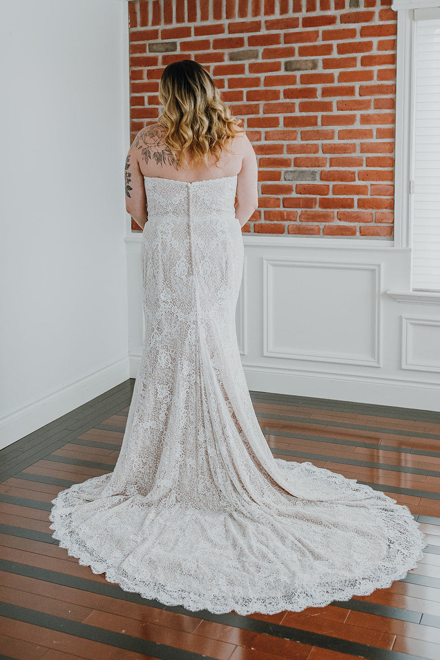 *EXCLUSIVE* Jesse *sample size 22* - stretchy non-beaded lace boho dress with removable tulle wings