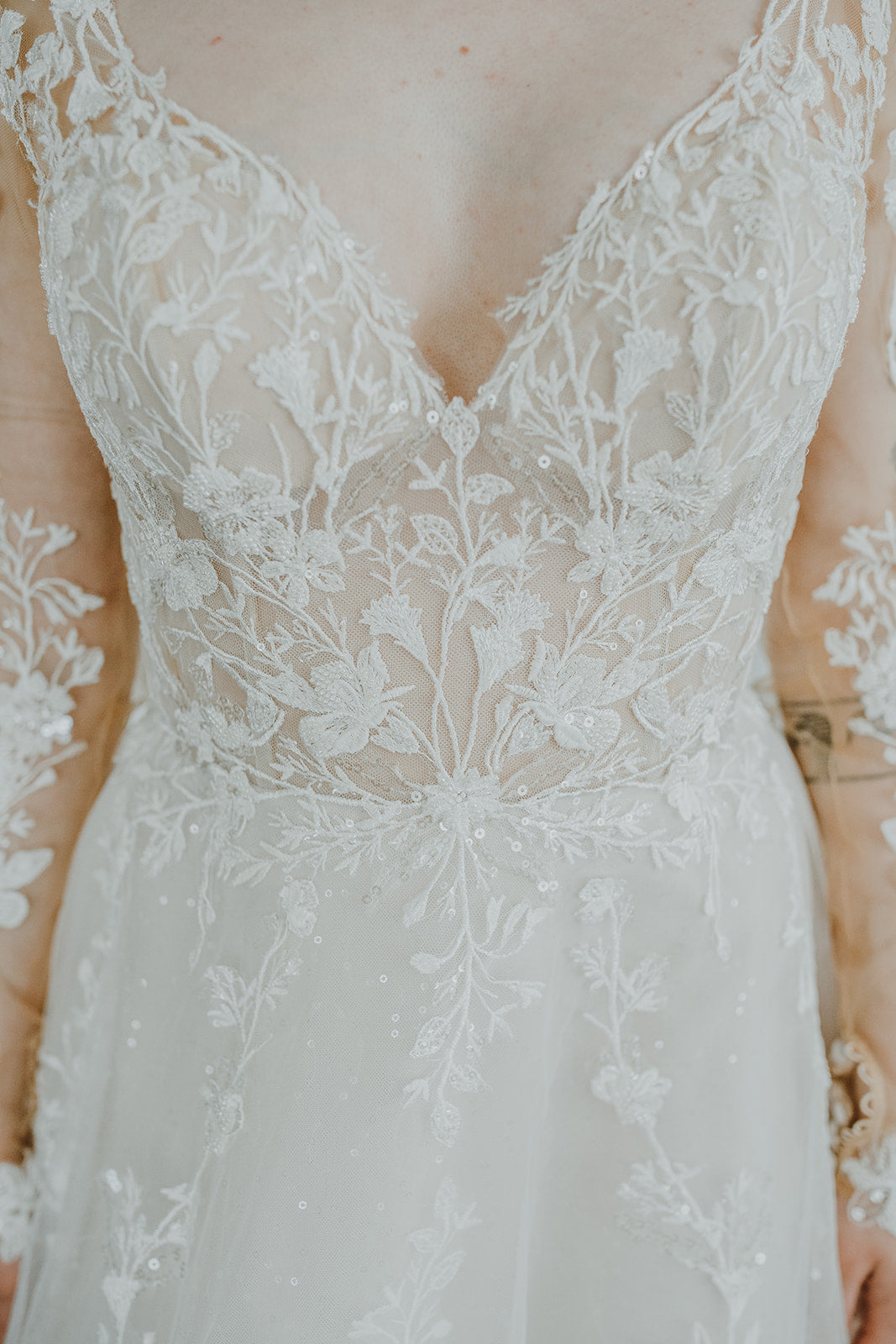 Saphire - robe de mariée ligne A avec manches longue et dos illusion